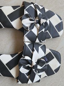 Chic Black &amp; White Slides