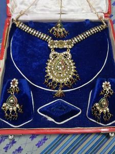 Stunning Necklace Set