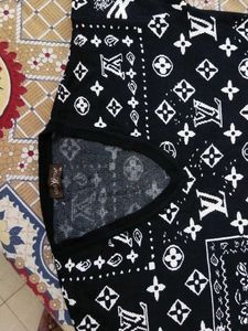 Stylish Black &amp; White Monogram Print Top