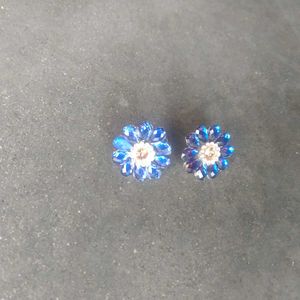 Any 3 Earings.