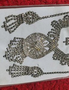 Stunning Rhinestone Jewellery Set
