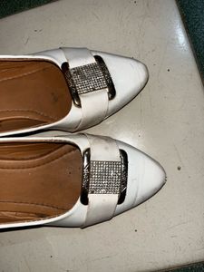 Stylish White Pointed Toe Flats with Embellishment