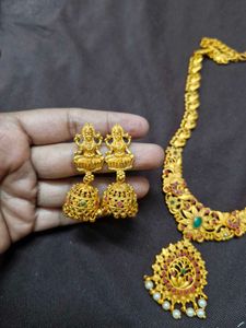 Exquisite Gold Necklace and Earring Set