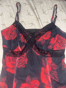 Chic Black &amp; Red Rose Print Mini Dress