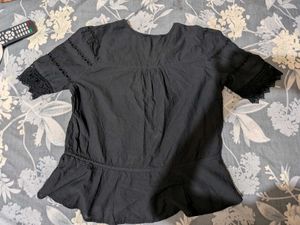 Laced top with waist tie-up