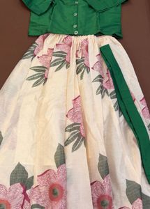 Stylish Green Crop Top &amp; Floral Skirt Set
