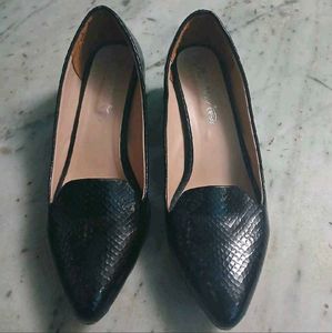 Chic Black Faux Snake Print Loafers