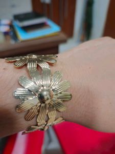 Chic Daisy Flower Bracelet