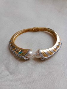 Elegant Gold and Pearl Bangle