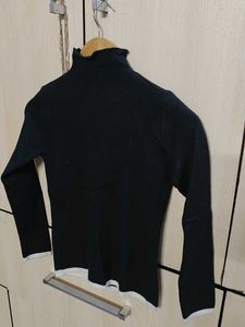 Chic Black &amp; White Striped Turtleneck Top