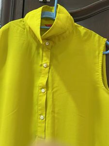 Chic Yellow Sleeveless Top
