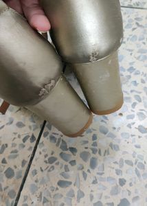 Gold Confortable Shoes