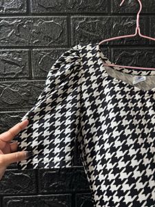 Houndstooth Puff Sleeve Top