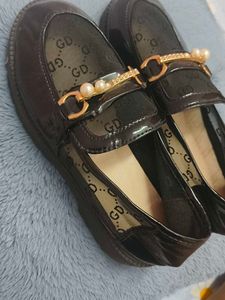 Elegant Women's Loafers with Pearl and lace Detail