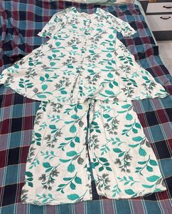 daily wear White Kurta Set with Floral Print