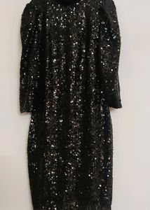 High Neck Embellished Bodycon Dress - Perfect For New Year Party 🎉🎉