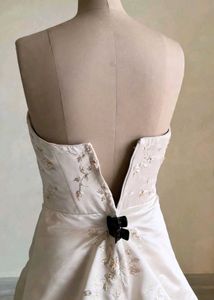 Elegant Strapless Bridal Gown