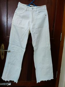 Brand New Zara White Flared Jeans Denim✨