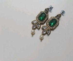 Stunning Emerald &amp; Pearl Choker Set