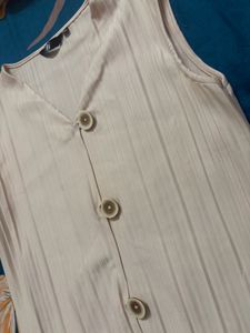 Sleeveless V-Neck Pleated Top
