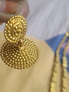 Beautiful Gold Tone Necklace Set