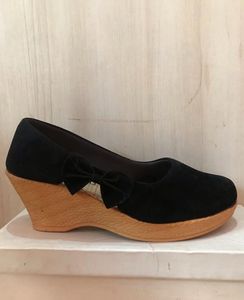 PRINCE Black Wedges with Bow