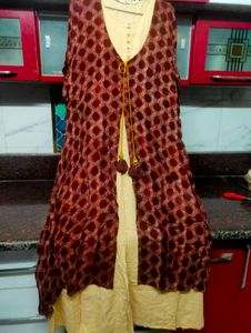 branded kurta with shrug