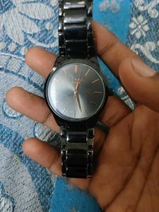 a well maintained good sonata black chain watch