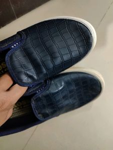Navy Croc-Embossed Slip-On Casual Shoes