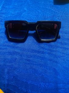 Stylish Black Framed Sunglasses