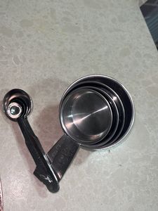 Measuring 4 cup set and spoon