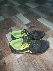 Black & Yellow Li-Ning shoe for badminton.