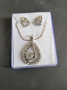 Elegant Rhinestone Necklace & Earring Set