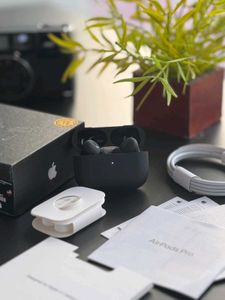 Apple AirPods Pro - Like New