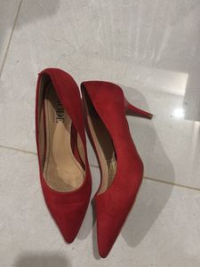 Chic Red Suede Pointed Toe Heels