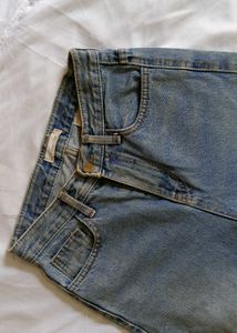 Light Wash High-Waist Straight Fit Jeans