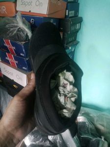 NEW NO USED CASUAL SHOES FOR MEN AND WOMEN.