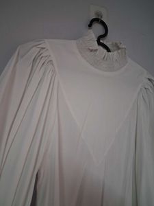 White balloon sleeves top