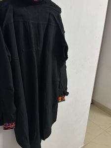 Curved hemline-black kurta with woven embroidery