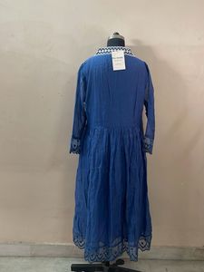 Blue Embroidered V-Neck Kurta