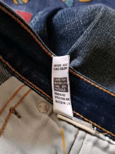 Levi's Jeans - Stylish Denim