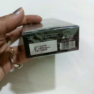 HIRA Oak &amp; Smoke Perfume - Long Stay