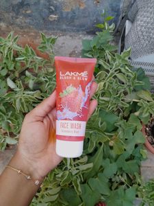 Face Wash Lakme Strawberry 🍓 Clean Skin Whiteni