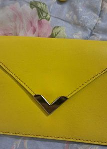 👜 Vintage leather Yellow Envelope sling Bag