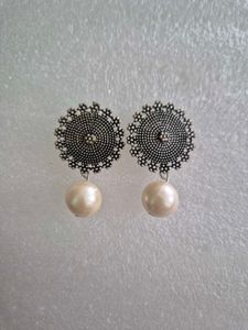 Elegant Pearl Drop Earrings - New
