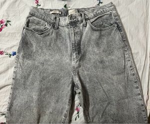 Acid wash baggy jeans