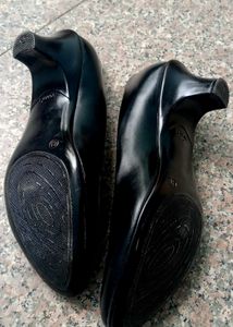 Apley Women's Black Classic Pumps