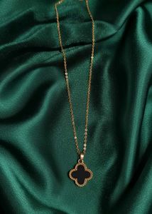 Floral Earring &amp; Clover Necklace Set
