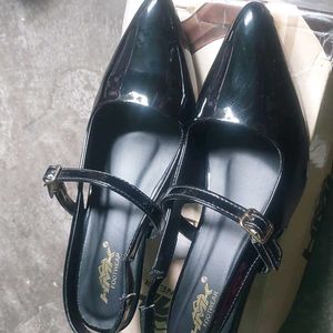 Glossy Black Pointed Toe Heels