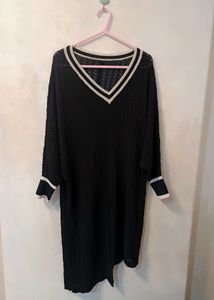 long Chic Black V-Neck Knit Tunic